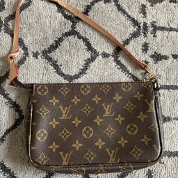 Louis Vuitton Erkek Yağmurluk - 914A-19398 - 989.00 TL. - Kombincim