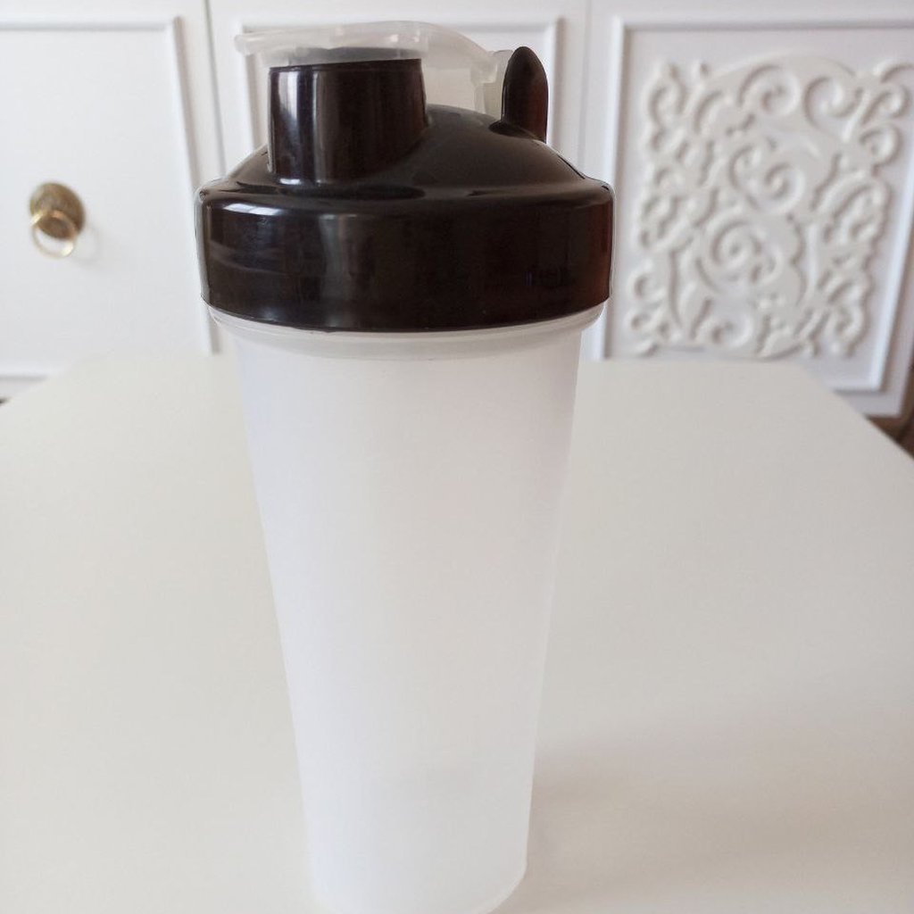 Decathlon shop protein shaker